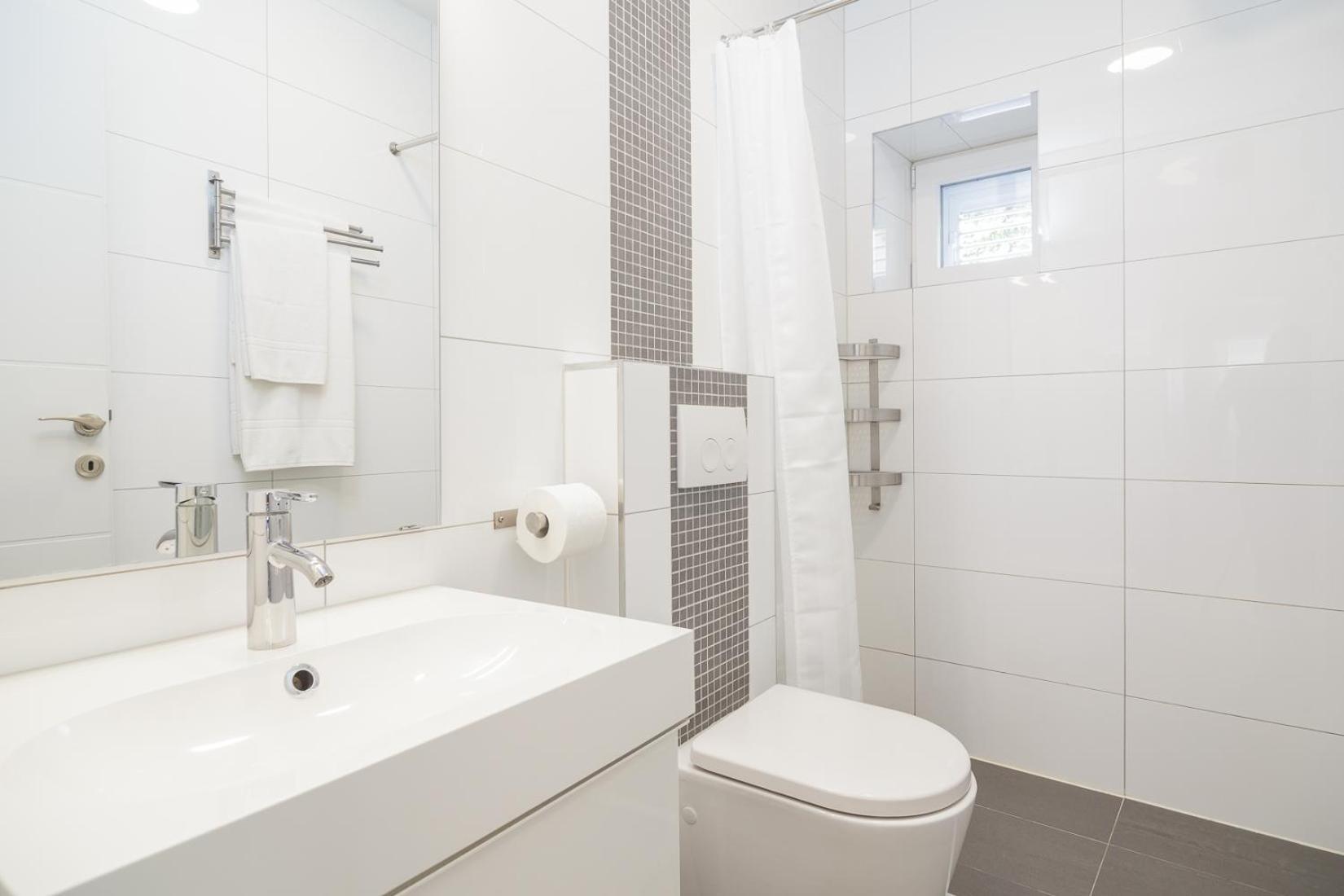 Vikendica Aspalathos - With Free Parking, Near The Beach, A Few Minutes' Walking Distance To The Unesco Palace *