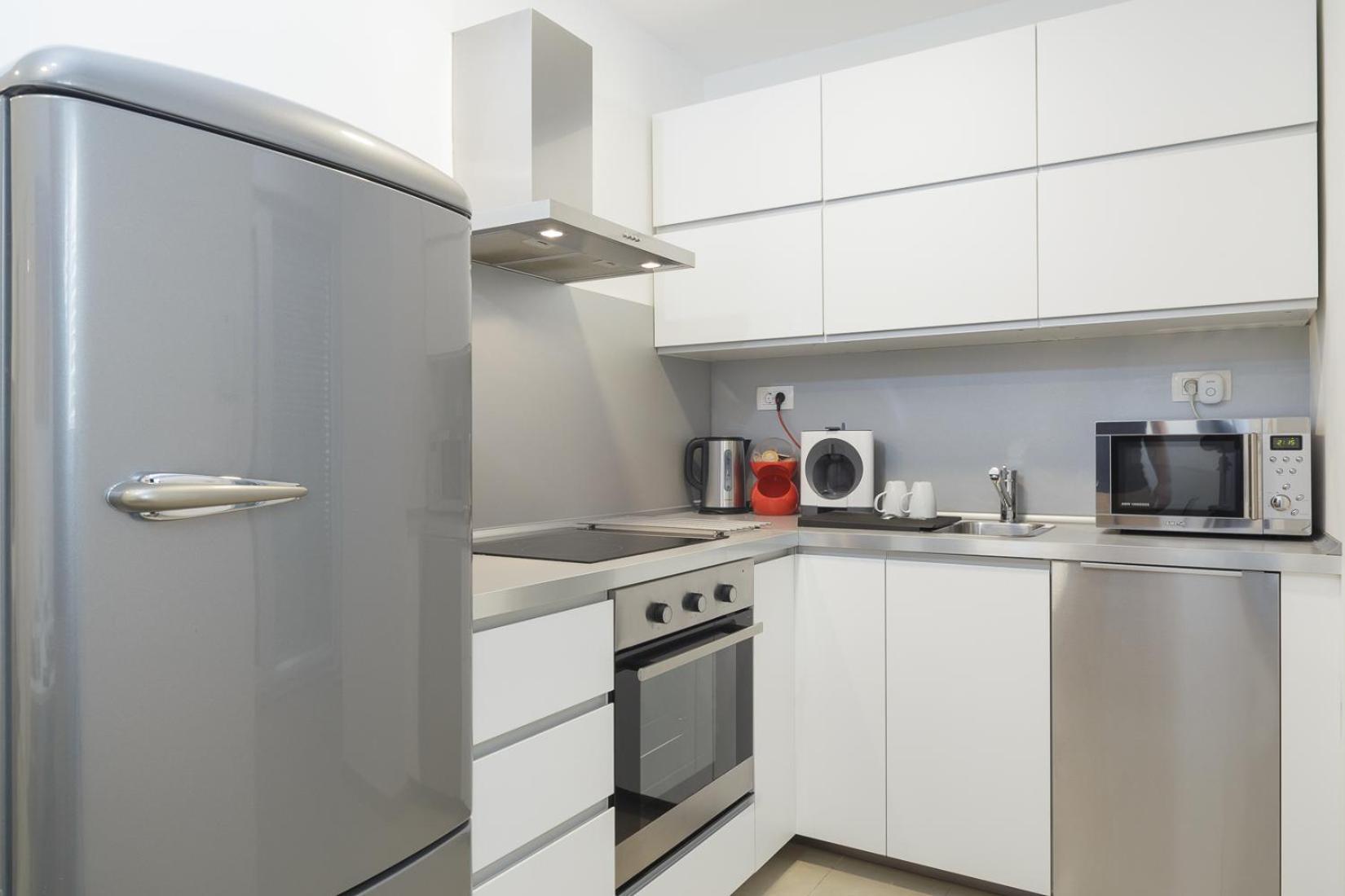 Vikendica Aspalathos - With Free Parking, Near The Beach, A Few Minutes' Walking Distance To The Unesco Palace